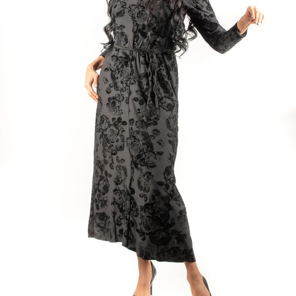 DEVORAH'S SECRET Modest Robe Front Zipper Black Velvet Floral - Picture 5 of 5